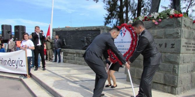 Ayvalık’ta 19 Mayıs Töreni