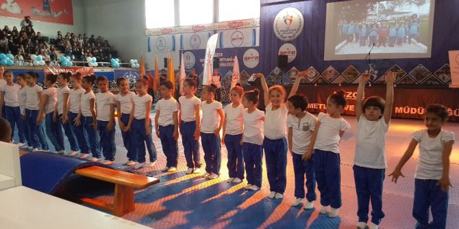 Düzce’de 19 Mayıs Etkinlikleri Renkli Görüntülere Sahne Oldu