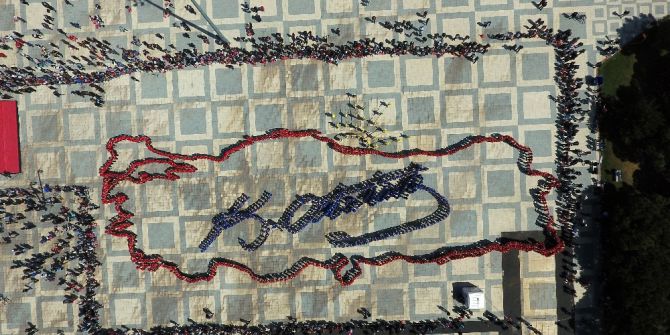 Öğrencilerden Dev Türkiye Haritası Ve Atatürk İmzası