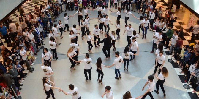 19 Mayıs Bayramını Salsa Yaparak Geçirdiler