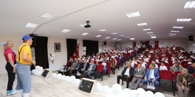 Deski Çocuklara Suyun Önemini Anlatıyor