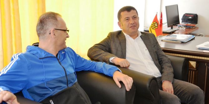 Veli Ağbaba, Evkur Yeni Malatyaspor’u Tebrik Etti