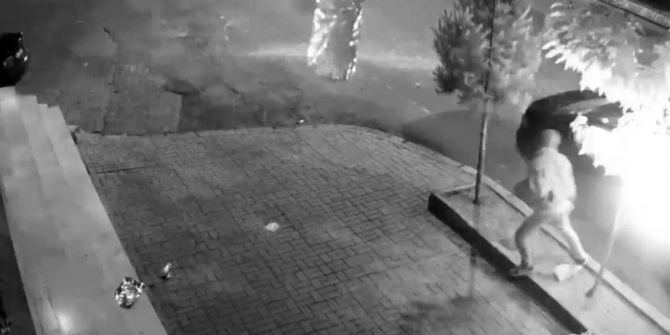 Otomobilin Kundaklanması Kameralara Yansıdı