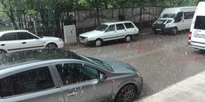 Kovancılar’da Dolu Etkili Oldu
