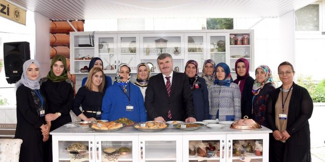 Başkan Akyürek Komek Mutfağına Konuk Oldu