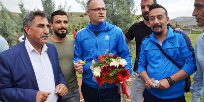 Suriyeli Çocuklardan Evkur Yeni Malatyaspor’a Ziyaret