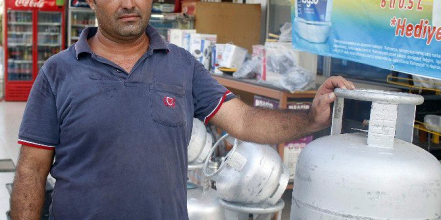 Topal Hırsız İki Büyük Tüpü Saniyeler İçinde Çaldı