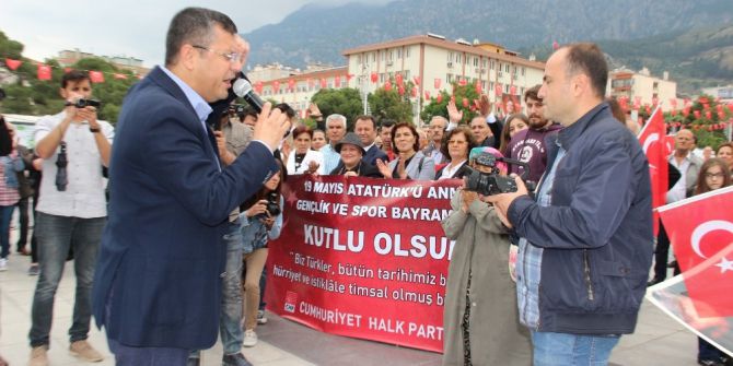 Chp’liler Güzergahı Beğenmedi, Trafiği Felç Etti