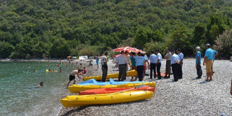 Olimpos Ve Çıralı Sahilinde Seyyar Satıcı Operasyonu