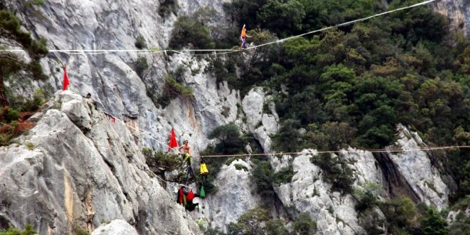 İpte 100 Saat Asılı Kaldı, Dünya Rekoru Kırdı