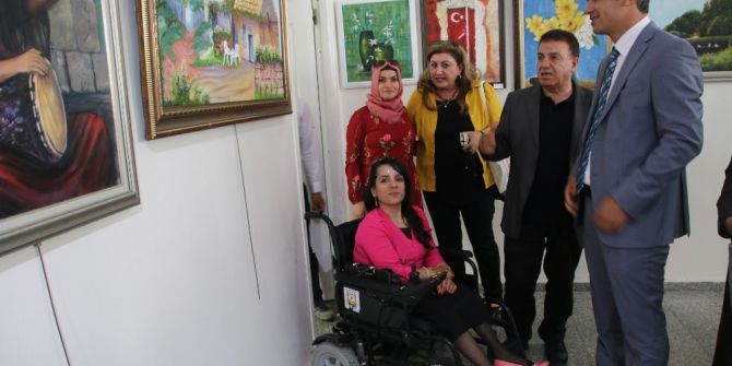 Büyükşehir Belediyesi Kursiyerlerinden Resim Sergisi