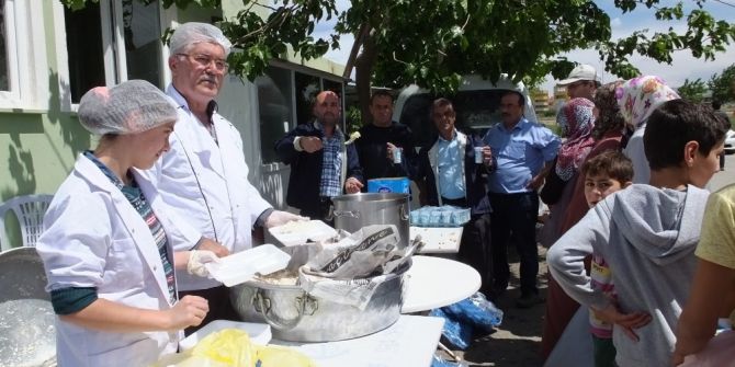 Hürriyet Mahallesinde Geleneksel Pilav Hayrı Yapıldı