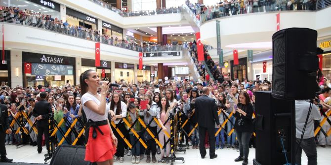 Ankara’da Derya Uluğ Coşkusu