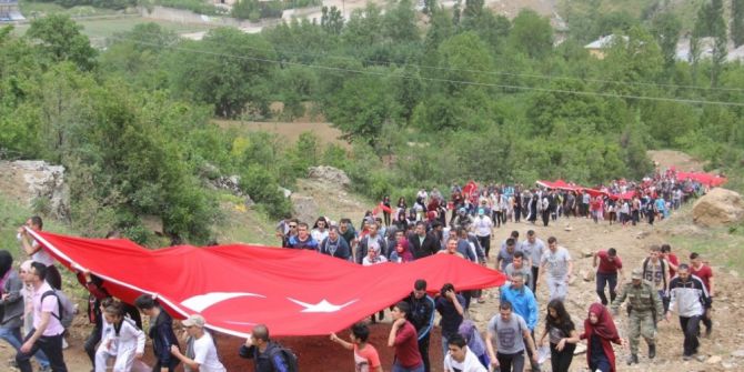 Hakkari’de Asker Ve Vatandaş 19 Mayıs İçin Yürüdü
