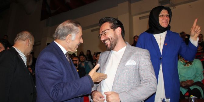 Uğur Aslan’dan Bayrampaşalı Gençlere Şiir Dinletisi