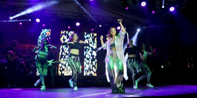 Atiye 19 Mayıs İçin Maltepe’de Sahneye Çıktı