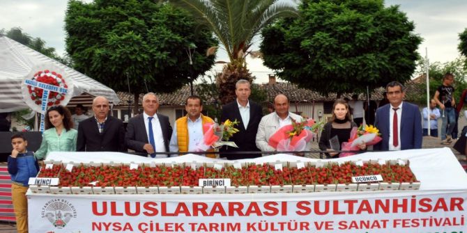 Aydın’da En İyi Çilek Yetiştiricileri Belirlendi