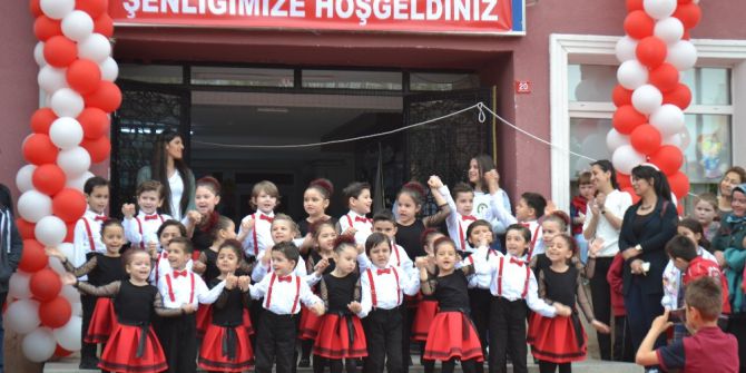 Anasınıfı Öğrencilerinin Dans Gösterileri Büyüklere Taş Çıkardı