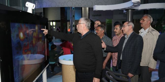 Bayburtlu Eğitimciler Bilim Merkezini Gezdi