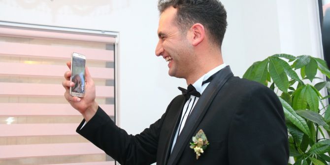 Eski Bakan Hayatını Kurtaran Gencin Nikahına Görüntülü Bağlandı