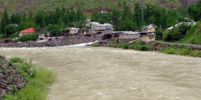 Hakkari Zap Suyu Debisi Yükseldi