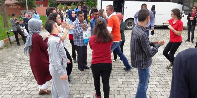 Engellilerle Birlikte Tişört Boyadılar