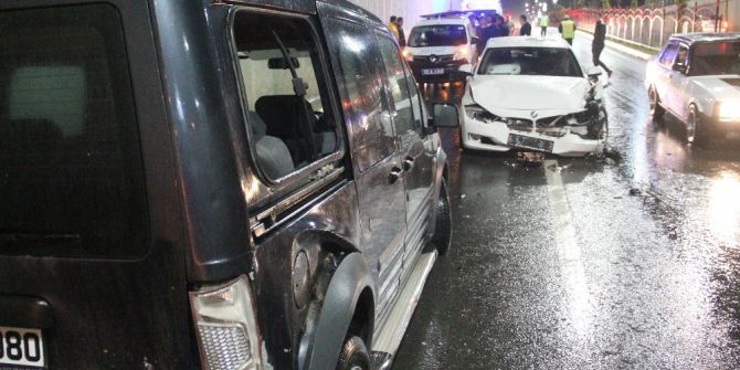 Elazığ’da 3 Aracın Karıştığı Kazada 1 Kişi Yaralandı