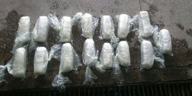 Tedirgin Davranan Uyuşturucu Taşıyıcıları Yakayı Ele Verdi