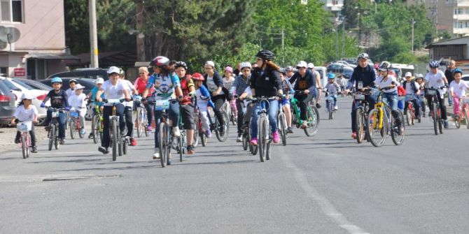 Osmanlı Çileği Şenliklerinin İkinci Günü Bisiklet Turu İle Başladı