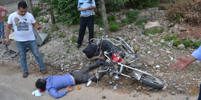 Motosiklet Çöp Konteynırına Çarptı: 1 Yaralı