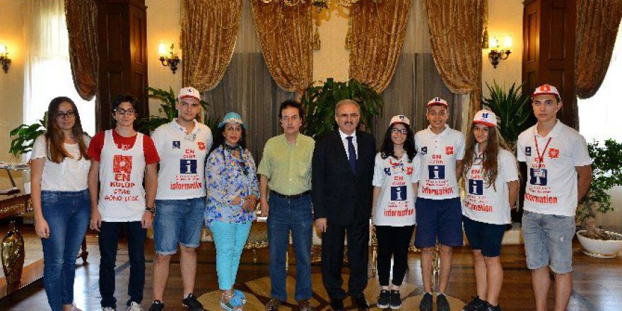 Vali Karaloğlu Bursa’dan Gelen Öğrencileri Ağırladı