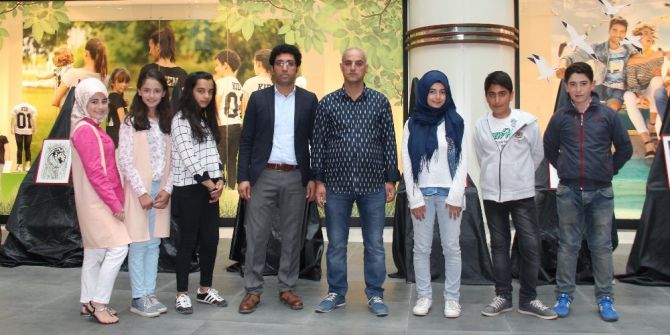 Öğrencilerden Resim Sergisi