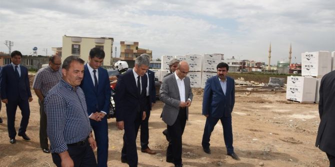 Vali Demirtaş, Yapımı Devam Eden Okul İnşaatında İncelemede Bulundu