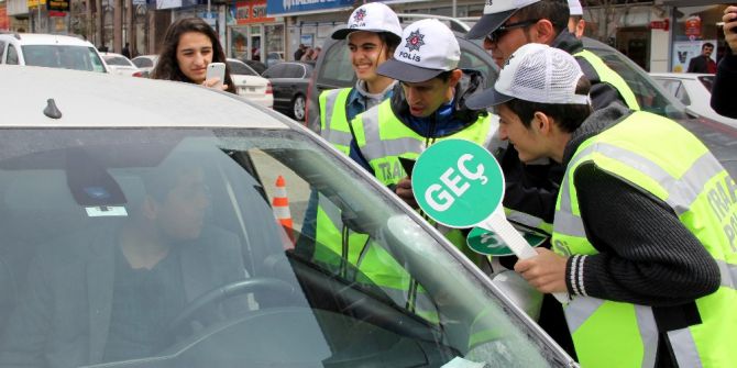 Engelli Çocuklar Trafik Polisi Oldu