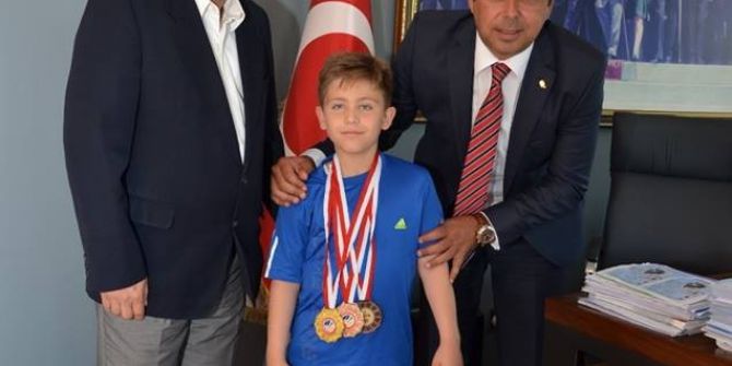 Başkan Demirağ, Karateci Şampiyonu Misafir Etti