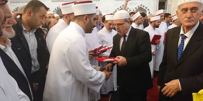 Kurra Hafızlar Mezuniyet Belgelerini Aldı