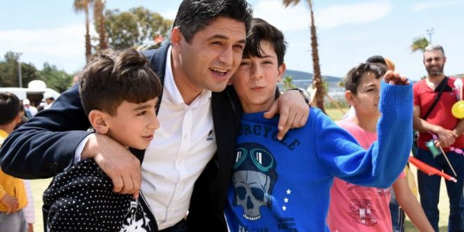 Aliağa’da Gökyüzü Uçurtmalarla Renklendi