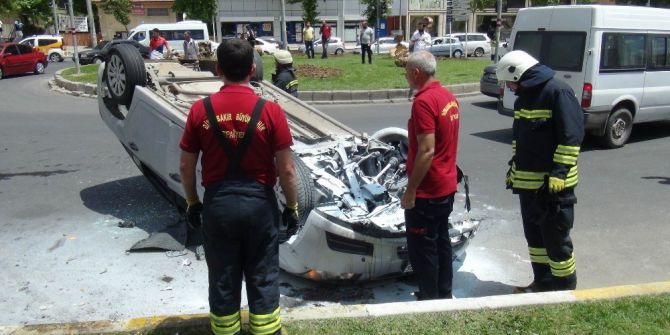 Kırmızı Işık İhlali Kazayla Sonuçlandı: 3 Yaralı