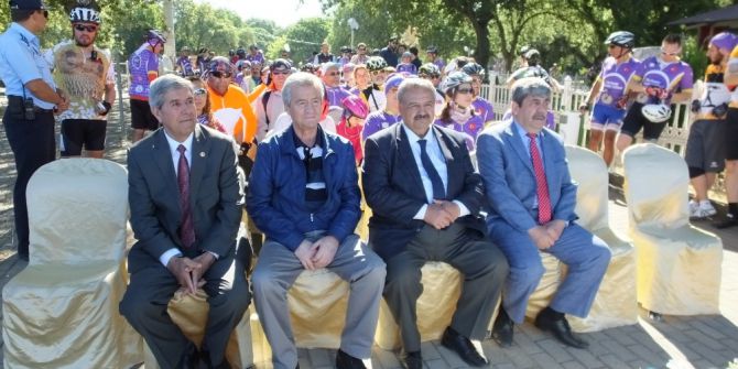 Burhaniye’de Plajlara Mavi Bayrak Çekildi