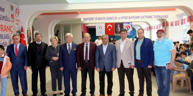 Öğrenciler Satranç Turnuvasında Ter Döktü