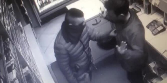 Akaryakıt İstasyonundaki Bıçaklı Soygun Kamerada