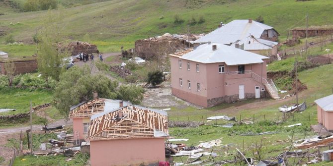 Bingöl’de Fırtına 2 Kişi Yaralandı, 28 Ev Ve Ahır Zarar Gördü