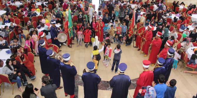 Elazığ’da ’Yetim Gülerse Dünya Güler’ Projesi