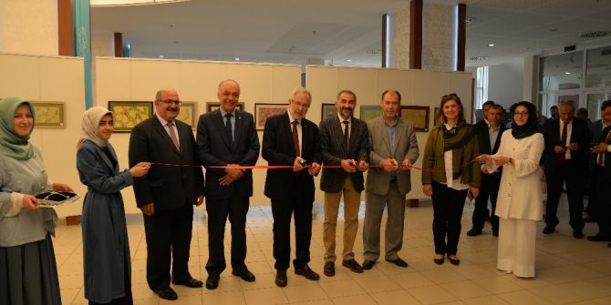 İlahiyat Öğrencilerinin Ebru Eserleri Göz Kamaştırdı