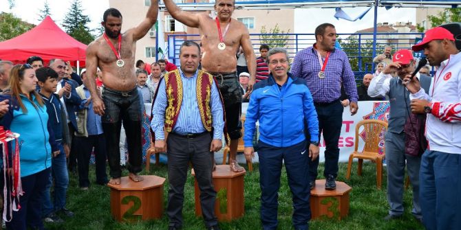 Pursaklar’ın Başpehlivanı Sermest Bulut Oldu