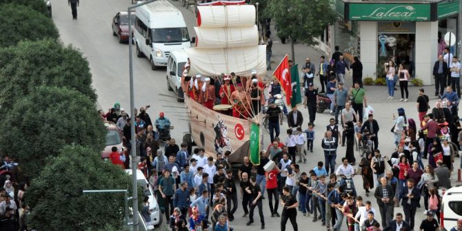 Fatih’in Gemisini Karadan Yürüttüler
