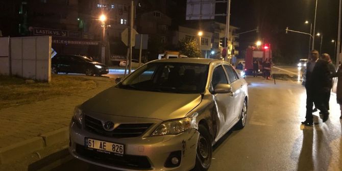 Kavşakta Çarpıştılar