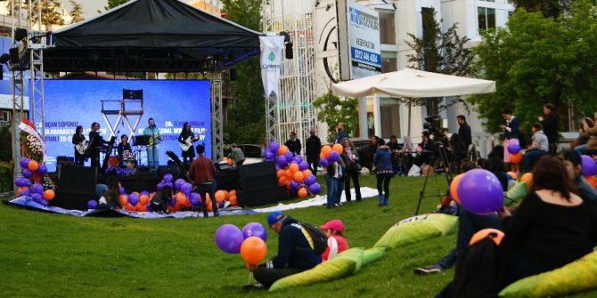 Uçan Süpürge 20’inci Yaşını Festival Açılışıyla Kutladı