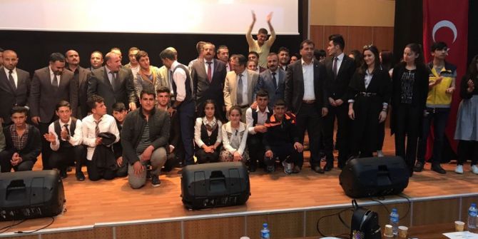 Ağrı’da Liseler Arası ‘Yetenek Benim’ Skeç Yarışması