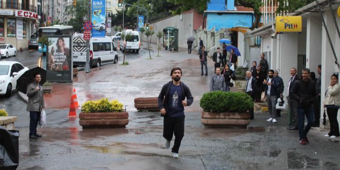 Kpss’ye Geç Kalan Adaylar Görevlilere Dakikalarca Dil Döktü